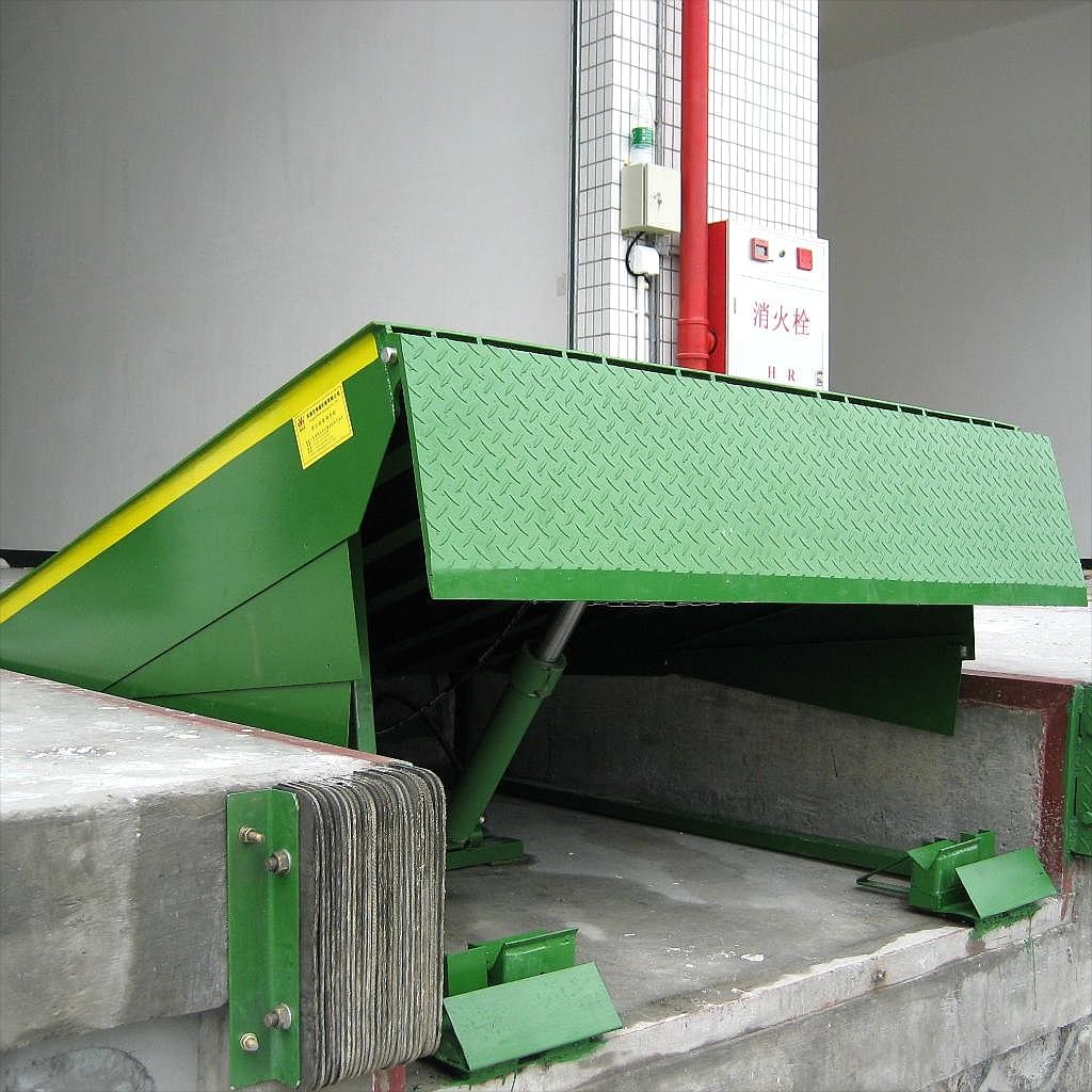 Electric Hydraulic Dock Lift Load Levelers for Trucks / Forklift 6T